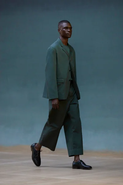 Look 14